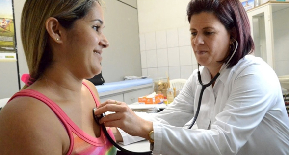 Reestablecen programa “Más Médicos” para ampliar cobertura de salud en Brasil