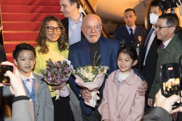 XINHUA-LUIS INACIO LULA DA SILVA Y SU ESPOSA