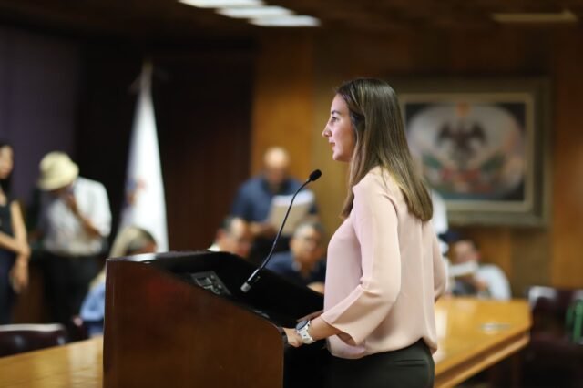 647642f5ec3e7__647642f5ec3e8