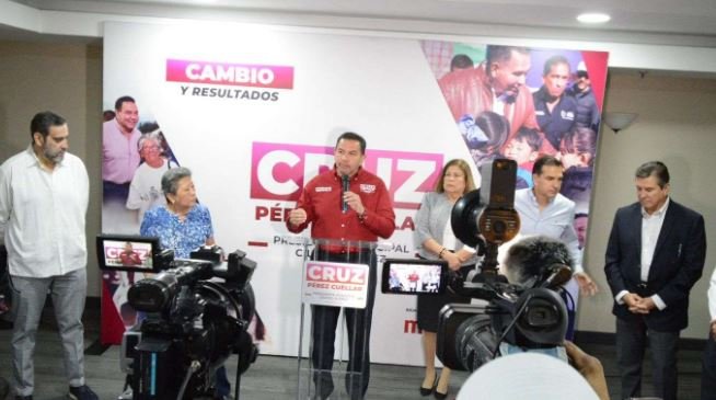Priistas se suman a Cruz Pérez Cuellar