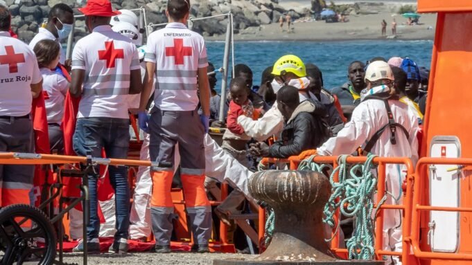 Llega a islas Baleares embarcación con número récord de migrantes