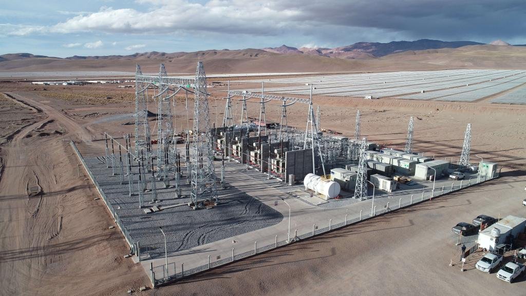 Vista aérea del 12 de junio de 2020 del Parque Solar Cauchari, en la provincia de Jujuy, en el noroeste de Argentina. (Xinhua)