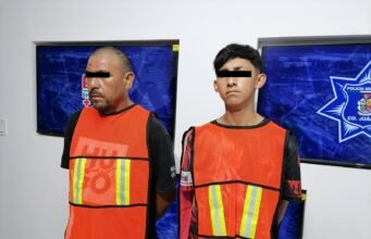 Sorprenden a dos sujetos a bordo de una motocicleta con reporte de robo