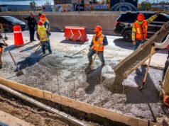 Realiza J+ trabajo de bacheo en la Teófilo Borunda