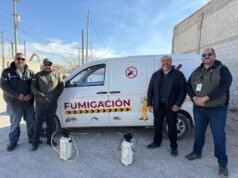 Fumiga Dirección de Ecología contra garrapatas en la colonia Campesina