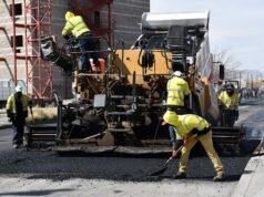 Repavimenta Gobierno Municipal la calle Rubén Posada Pompa