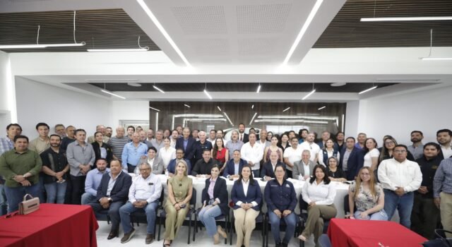 Participa el alcalde Pérez Cuéllar en reunión de la CMIC; presentan proyecto de distribuidor vial