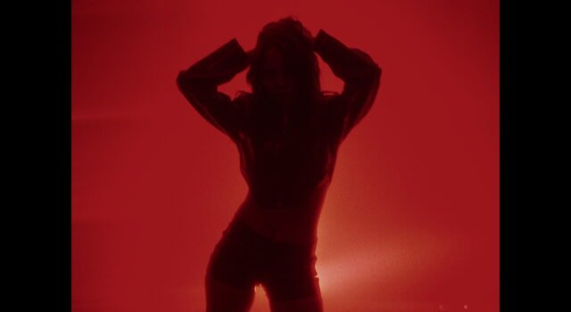 Lanza Majo Aguilar “Vete”, un poderoso himno para soltar el pasado