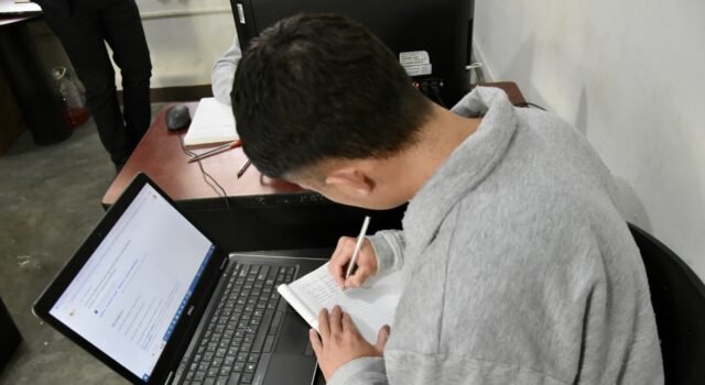 Impulsa Gilberto Loya educación para la reinserción social de adolescentes en el CERSAI