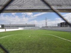 Construye Obras Públicas cancha de fútbol en Colonial del Sur