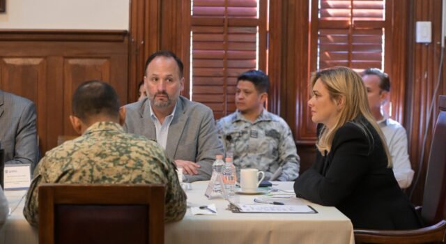 Maru Campos encabeza Mesa Estatal de Seguridad en Palacio de Gobierno