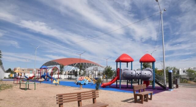 Construye Obras Públicas domos en distintos parques
