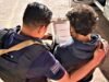 Policías auxilian a presunto víctima de cautiverio