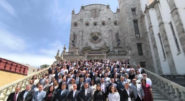 Unidad entre instituciones educativas y gobierno para el desarrollo de la educación superior