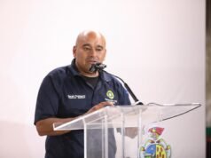 Controlan 90% del incendio en centro de acopio de llantas
