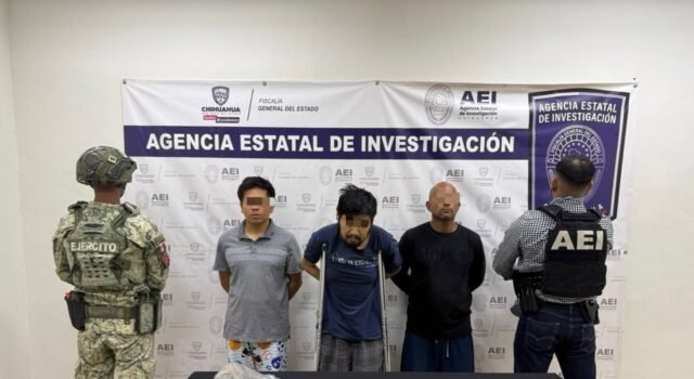 Detienen a tres personas durante cateo; se aseguró dos matas de mariguana y un arma de fuego