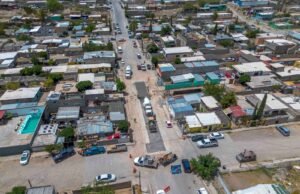 Bachea JMAS calle Mayas tras hundimiento registrado en la colonia Aztecas.