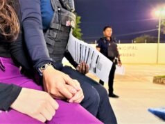 Rescatan Policías Municipales a mujer que intentaba lanzarse de puente