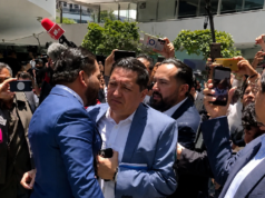 Empujones y gritos: Arturo Ávila y Carlos Gutiérrez protagonizan tenso enfrentamiento en el Senado.