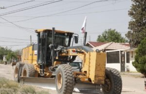Atiende Obras Públicas con rastreo de calles en distintas colonias