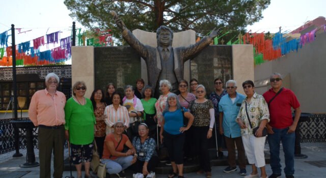 Con las Brigadas Culturales acercan el legado de Juan Gabriel a personas mayores