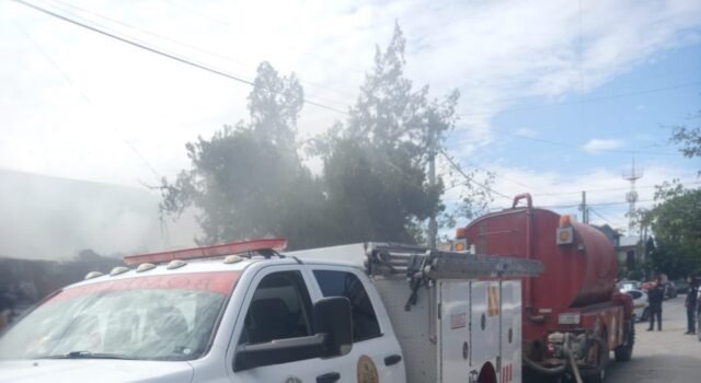 Protección Civil atiende incendio en vivienda de Oasis Revolución; no hubo lesionados