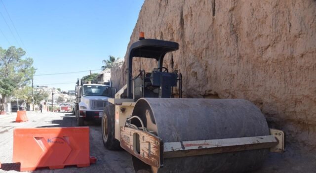 Trabaja Obras Públicas en repavimentación de calle Francisco R. Aldama