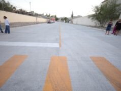 Reciben calle pavimentada vecinos de colonia Azteca