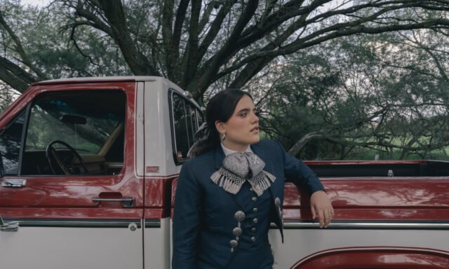 CAMILA FERNANDEZ- UNA RAYA MÁS AL TIGRE-3