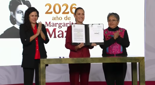Sheinbaum firma decreto de transparencia digital