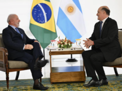 Buenos Aires dice que Brasil solicitó la salida del embajador argentino