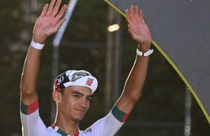 Isaac del Toro, firmó una extensión de contrato con el UAE Team Emirates