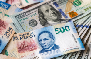 Peso mexicano pierde terreno frente al dólar