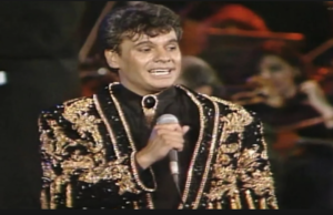 Juan Gabriel vuelve a la pantalla grande con su histórico concierto en Bellas Artes