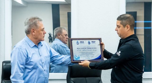 Realiza Junta de Agua de Villa Ahumada homenaje póstumo a Marco Licón