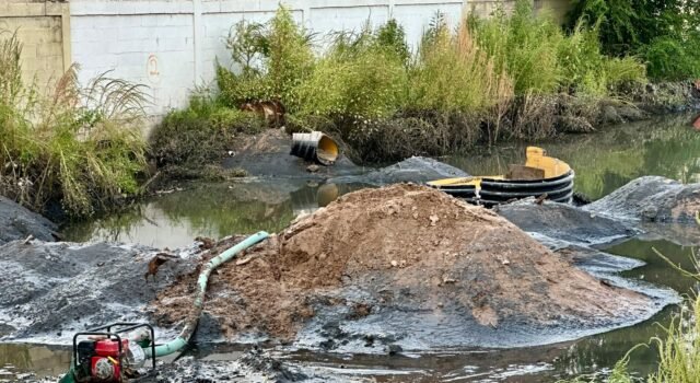 Informa JMAS sobre situación del drenaje en el fraccionamiento Del Río