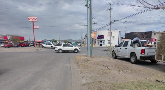 Mejoran camellón de la calle Lucero