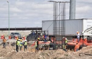 Mantiene Obras Públicas la construcción del puente en el boulevard Juan Pablo II