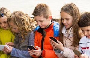 Unión Europea propone prohibir redes sociales a los menores de 13 años
