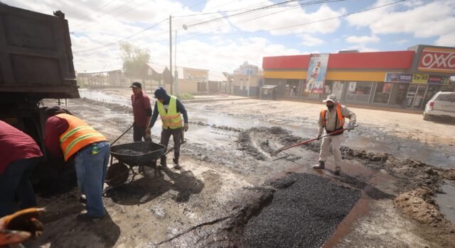 Supervisa alcalde trabajos para recuperar movilidad en carretera Juárez-Porvenir