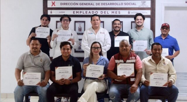 Reconoce Desarrollo Social a empleados del mes por su compromiso y desempeño