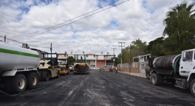 Trabaja municipio en la rehabilitación de la calle Laguna de Guzmán
