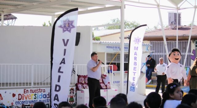 Seguridad Vial entrega 186 loncheras a niñas y niños del Jardín de Niños Bertha Tarín Amaya