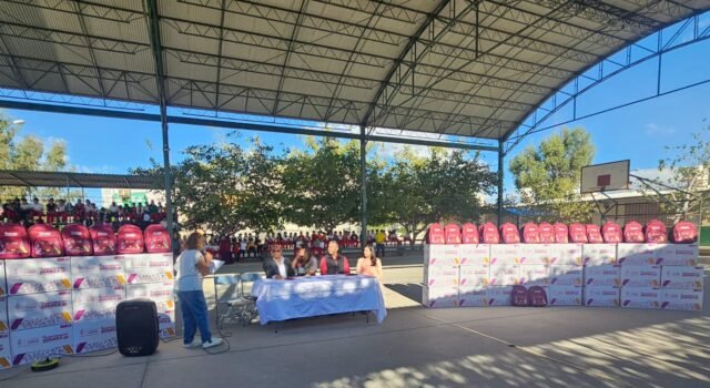 Recibe apoyo de paquetes escolares la Escuela Primaria Patria I