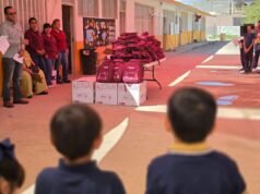 Entregan 3 mil 869 mochilas y 632 loncheras en escuelas del suroriente