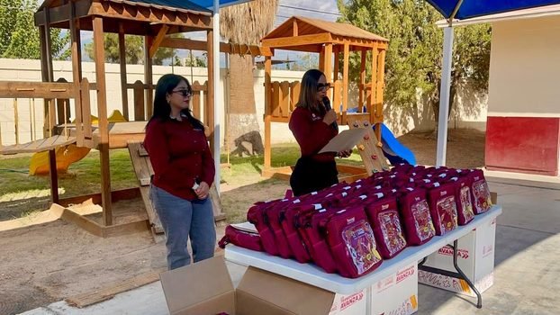 Entregan 354 loncheras con útiles escolares en cinco jardines de niños de Juárez