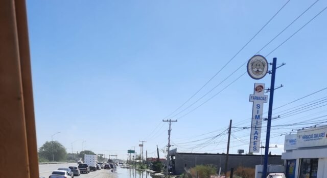 Avanzan labores de limpieza en la carretera Juárez-Porvenir