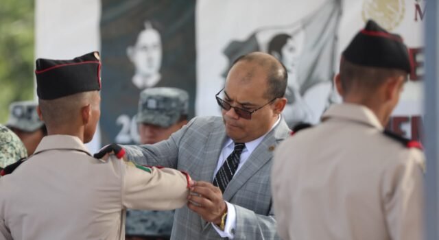 Participa secretario del Ayuntamiento en ceremonia de ascensos del SMN