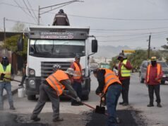 Gobierno Municipal lleva labores de bacheo a la calle Centeno