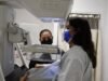 Apoya Estado a mujeres con cáncer de mama con más de 2 mil sesiones de radioterapia